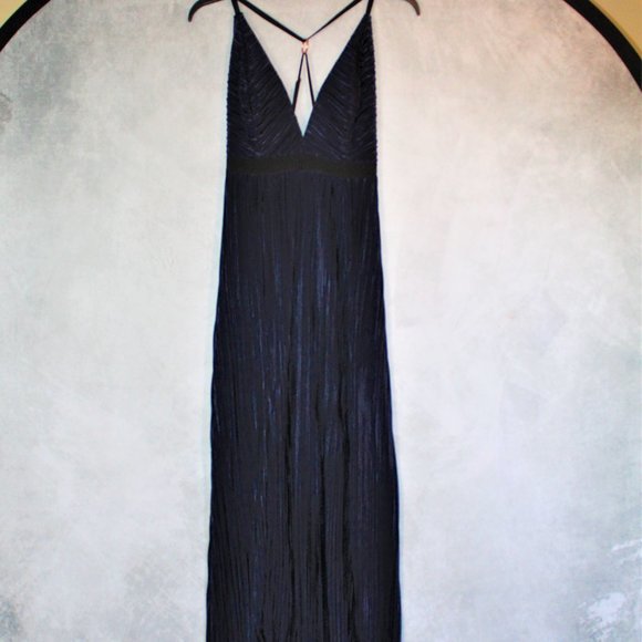 STYLESTALKER Plunging Neckline Crepe Maxi Dress - Picture 15 of 15